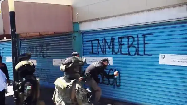 VIDEO: Aseguran más de 30 toneladas de autopartes en Iztapalapa tras cateos