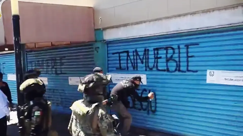 VIDEO: Aseguran más de 30 toneladas de autopartes en Iztapalapa tras cateos
