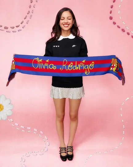 Olivia Rodrigo con colaboración con FC Barcelona l Instagram @fcbarcelona