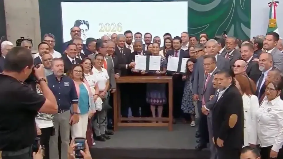 La presidenta Sheinbaum firmó el acuerdo para oficializar la reforma que reducirá la jornada labora / Especial