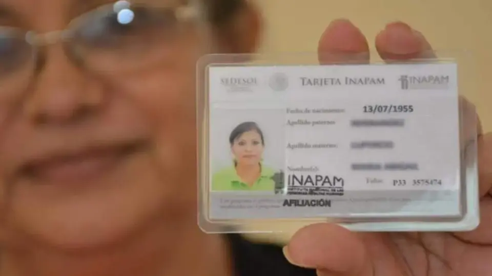 Comercios locales también participan en el programa de descuentos para adultos mayores./ RS