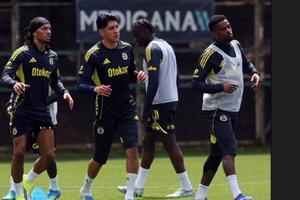 Edson Álvarez volvió a los entrenamientos del Fenerbahce | CAPTURA