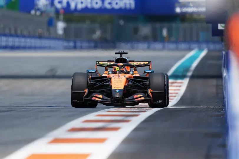 McLaren corriendo en el GP de Miami