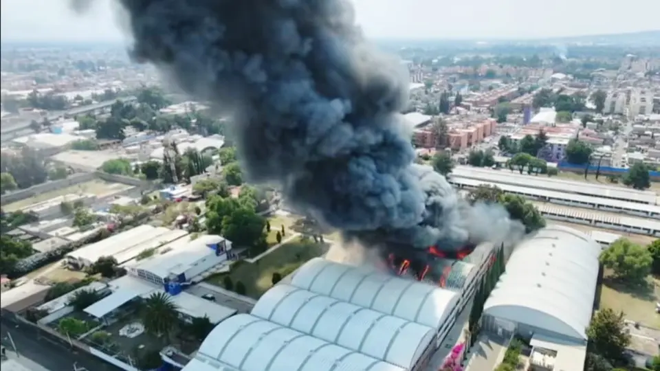 VIDEOS: Reportan fuerte incendio en Tláhuac; 300 personas fueron evacuadas