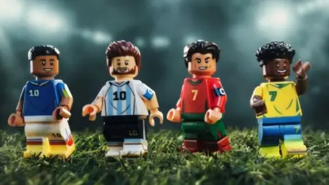 ¡Chulada! LEGO rompe el internet con Lionel Messi, Cristiano Ronaldo, Kylian Mbappé y Vinícius Jr. en versión mini
