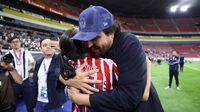 Así fue el emotivo momento entre Amaury Vergara y Licha Cervantes tras la marca goleadora en Chivas