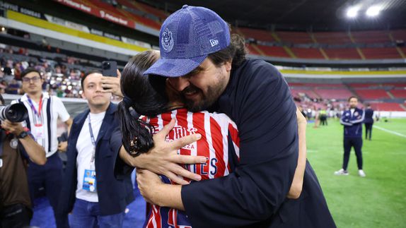 Así fue el emotivo momento entre Amaury Vergara y Licha Cervantes tras la marca goleadora en Chivas