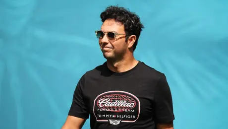 Cadillac presenta el casco que Checo Pérez en su regreso al Gran Premio de Miami