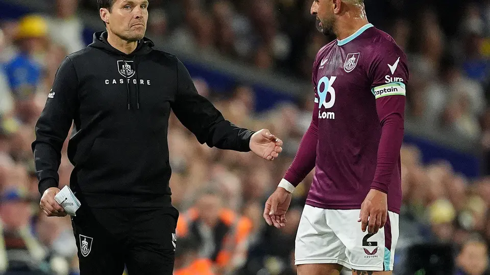 Michael Jackson debuta con derrota en el banquillo del Burnley