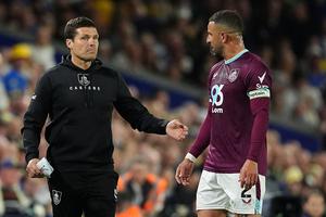 Michael Jackson debuta con derrota en el banquillo del Burnley