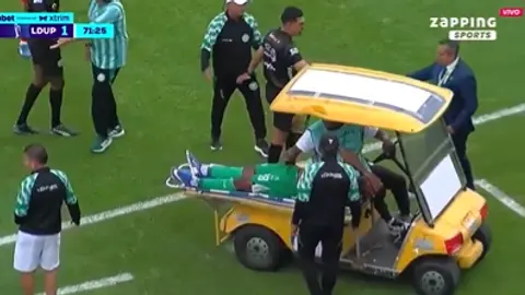 Carrito de emergencia atropella a jugador en Ecuador l CAPTURA