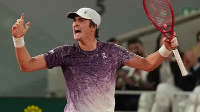 Joao Fonseca sigue haciendo historia en Roland Garros: tumba a Ruud y va a cuartos de final