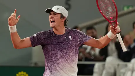 Joao Fonseca sigue haciendo historia en Roland Garros: tumba a Ruud y va a cuartos de final