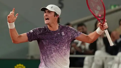 Joao Fonseca sigue haciendo historia en Roland Garros: tumba a Ruud y va a cuartos de final