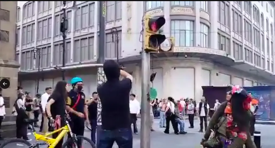 La CNTE acusó actos de represión durante la movilización realizada en el Centro Histórico de la Ciudad de México./ Captura de pantalla