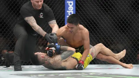 David Martínez tiene marca perfecta de 3-0 en UFC I AFP