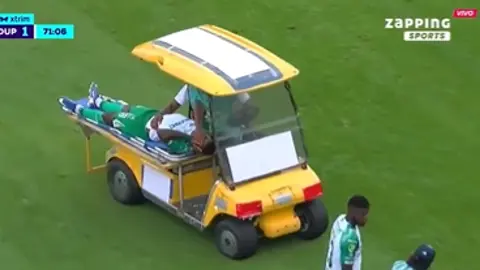 Carrito de emergencia en partido de la Serie B de Ecuador l CAPTURA