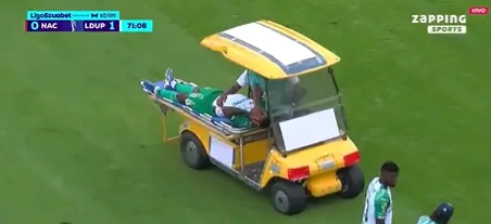 Carrito de emergencia en partido de la Serie B de Ecuador l CAPTURA