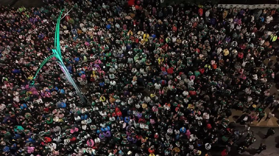 Festejos por triunfo de México en el Mundial dejan cuatro muertos en el Ángel de la Independiencia / @SSaludCdMx