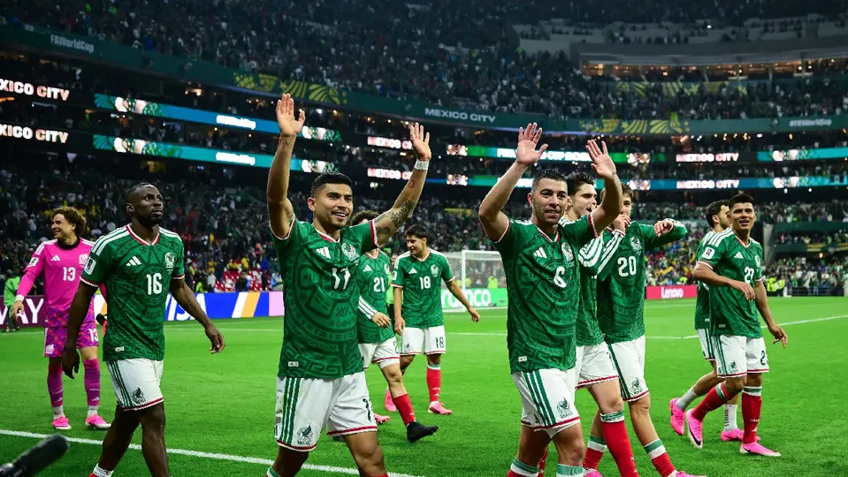 Jugadores de México agradeciendo el apoyo en el Estadio Azteca | MEXSPORT