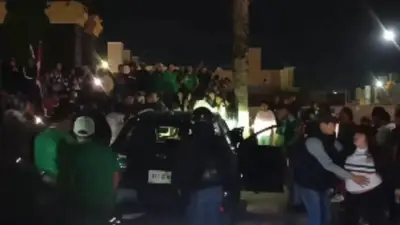 VIDEO: Conductor presuntamente ebrio arrolló a aficionados que festejaban triunfo de México en Hidalgo