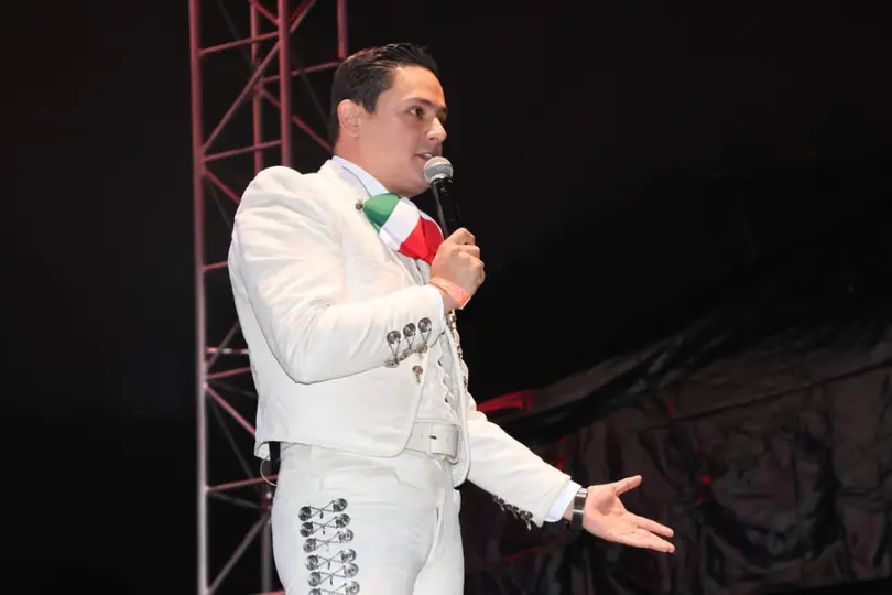 El cantante rindió homenaje a las leyendas de la música mexicana con un repertorio que fue coreado por el público./ Especial