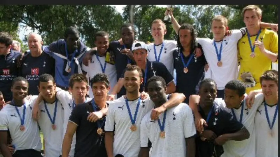 El Tottenham Sub-16 con Harry Kane en sus filas con el tercer lugar de la Copa Internacional Chivas 2009 | X: @joaquimbatica