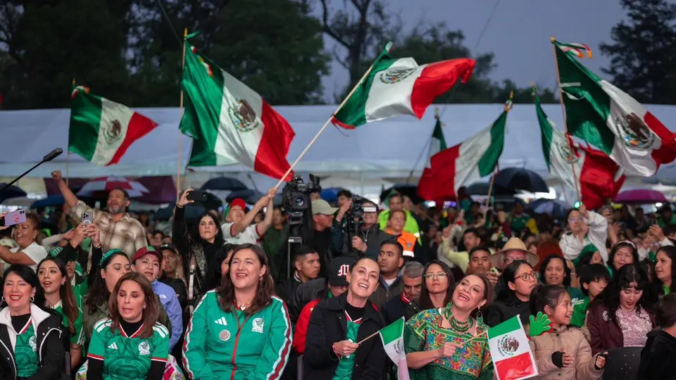 El Parque Tezozómoc reunió a cientos de aficionados que se dieron cita para apoyar al Tricolor en su duelo ante Ecuador./ X. @ClaraBrugadaM