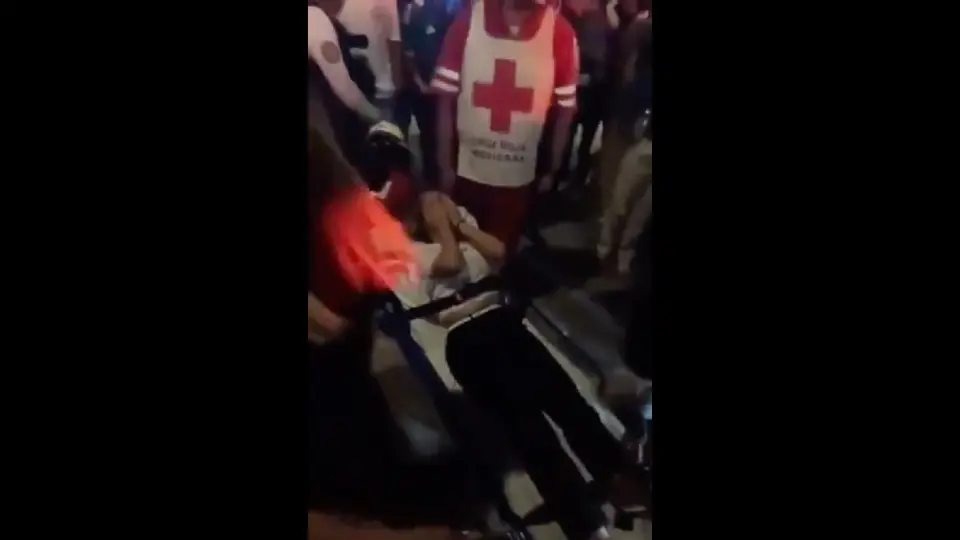 Los paramédicos de la Cruz Roja estuvieron trabajando  hasta la madrugada / Especial