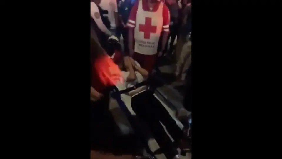 Los paramédicos de la Cruz Roja estuvieron trabajando  hasta la madrugada / Especial
