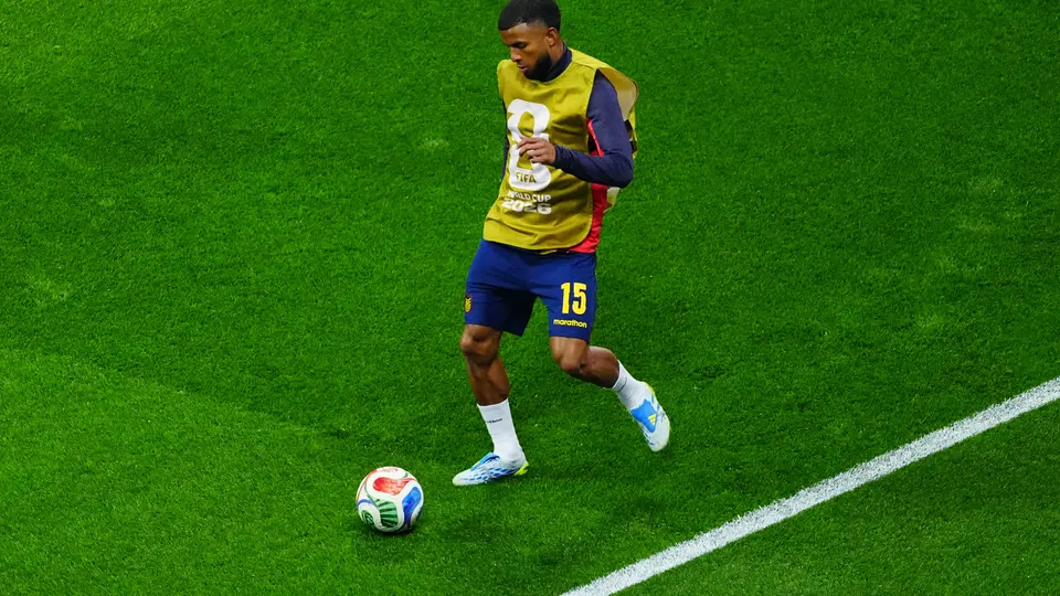 Pedro Vite calentando con Ecuador | IMAGO7