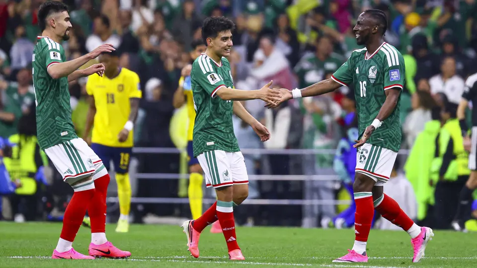 Gilberto Mora jugando con México ante Ecuador en la Copa del Mundo | MEXSPORT