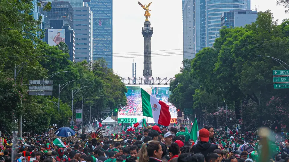 Miles de personas se concentraron en las inmediaciones del Ángel de la Independencia para celebrar el triunfo de México. / CORTESÍA SSC