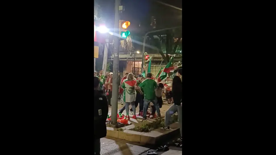 Los pleitos y mal comportamientos de algunos aficionados dejó varios heridos / Especial