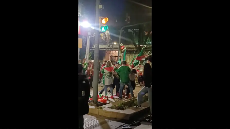 Los pleitos y mal comportamientos de algunos aficionados dejó varios heridos / Especial