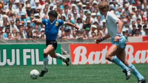 Maradona se encaminó para hacer el Gol del Siglo | Mexsport