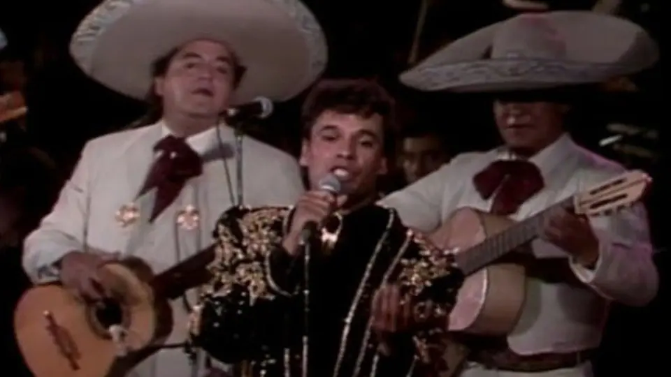 Las redes sociales se llenaron de videos donde aficionados y futbolistas celebran al ritmo de canciones mexicanas tras el pase a los octavos de final. / YouTube: Juan Gabriel.