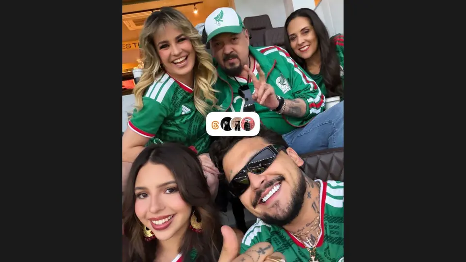 Christian Nodal y Ángela Aguilar presenciaron el duelo desde un palco acompañados por integrantes de la familia Aguilar y otras personalidades del espectáculo. / IG: Maria Jose La Josa.