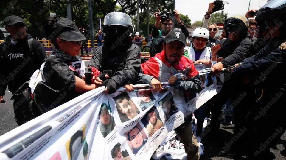 La Secretaría de Seguridad Ciudadana abrió una investigación para revisar la actuación de los policías durante la manifestación./ La Jornada