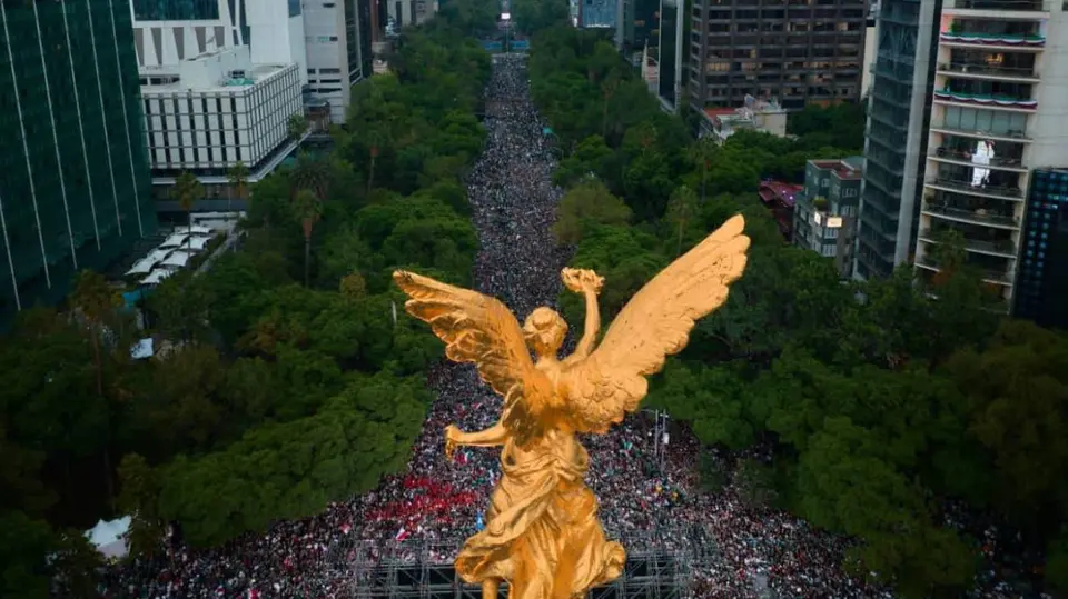 Clara Brugada aseguró que los festejos continuarán en el Ángel de la Independencia. / @GobCDMX