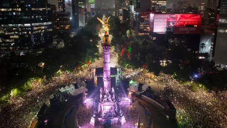 Más de un millón de personas celebran el triunfo de México sobre Ecuador en el Ángel de la Independencia