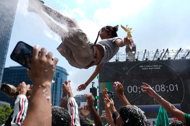 Festejos en el Ángel de la Independencia | AP