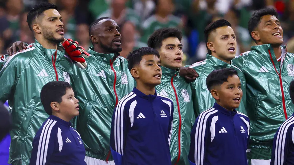 Selección Mexciana durante el himno nacional | MEXSPORT