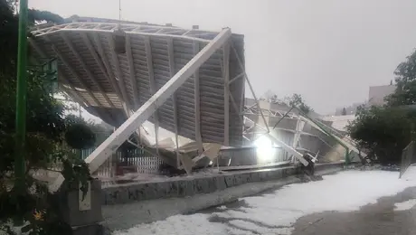 Colapsa techo de un PILARES en Cuautepec por granizada; lluvias también afectan Chalco, Ixtapaluca