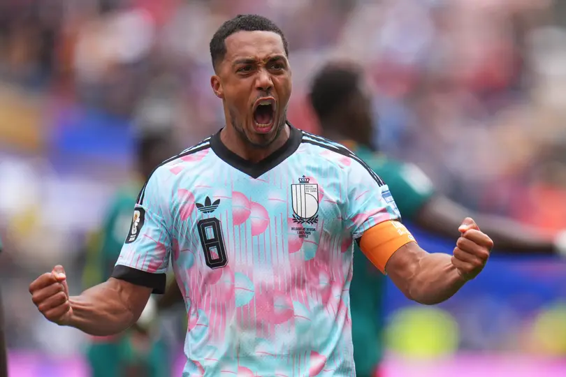 Youri Tielemans celebra su anotación | AP