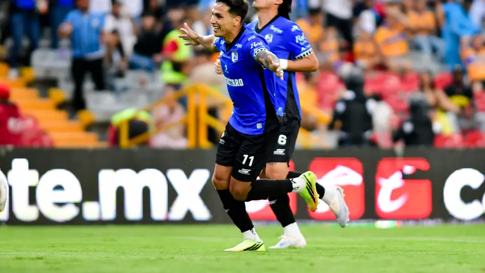 Jugadores de Gallos celebran su victoria parcial ante los norteños | Mexsport