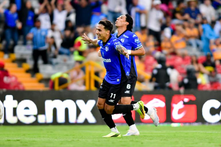Jugadores de Gallos celebran su victoria parcial ante los norteños | Mexsport