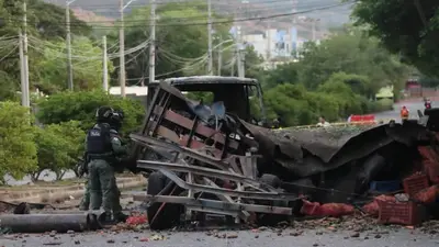 VIDEOS: Auto bomba deja 11 heridos; ocho policías y tres civiles resultan lesionados