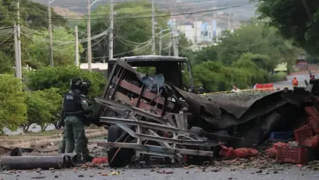 VIDEOS: Auto bomba deja 11 heridos; ocho policías y tres civiles resultan lesionados