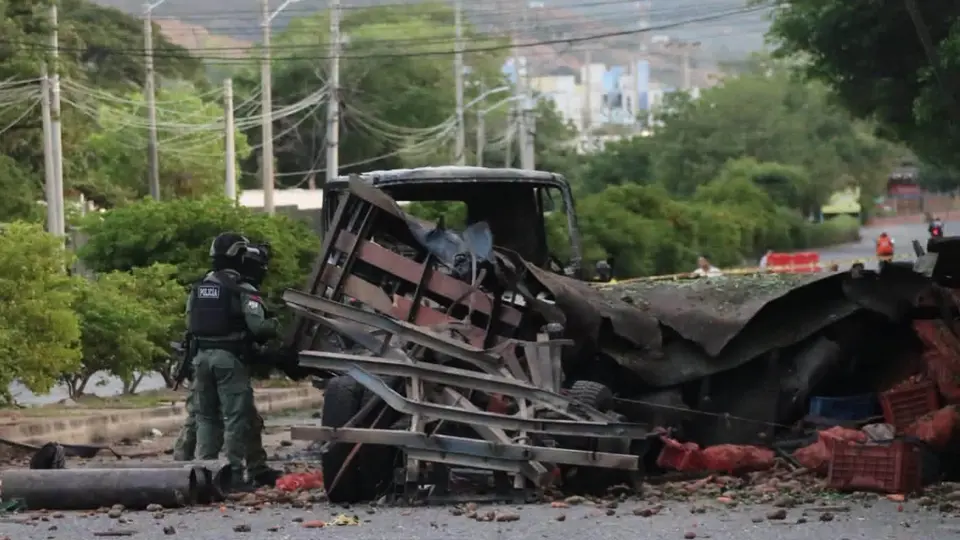 VIDEOS: Auto bomba deja 11 heridos; ocho policías y tres civiles resultan lesionados
